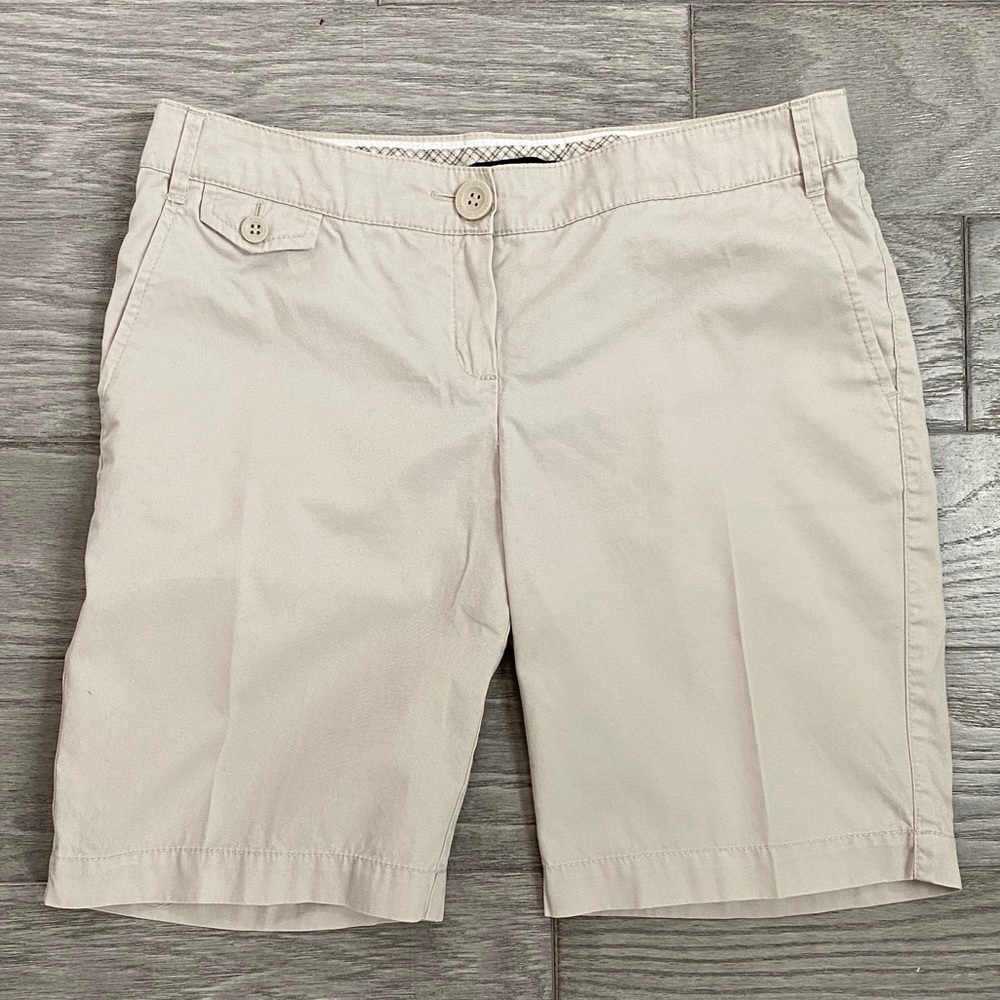 Women’s mid-length shorts